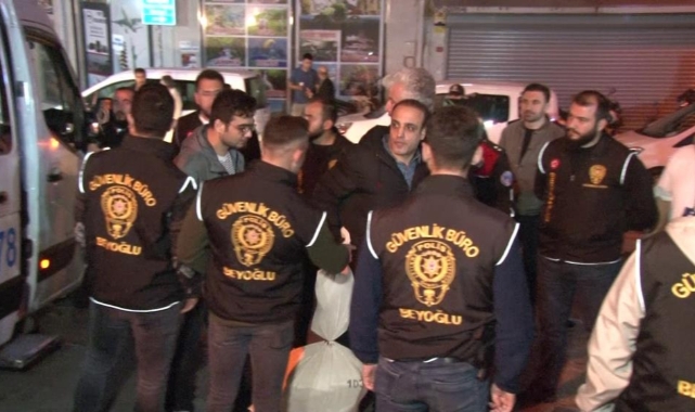 Beyoğlu’nda sayılan oylar İlçe Seçim Kurulu'na getirildi
