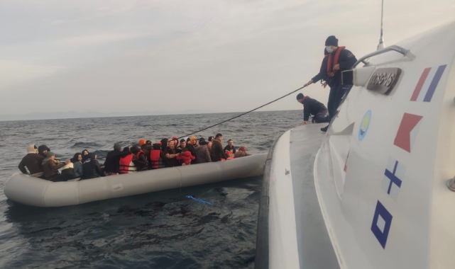 Bozcaada açıklarında 26’sı çocuk, 42 kaçak göçmen kurtarıldı