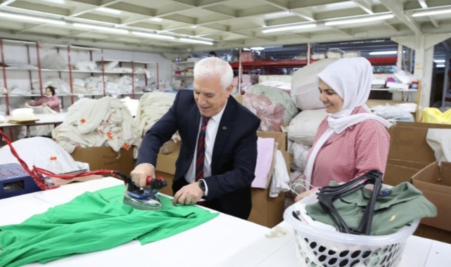 Bursa Büyükşehir Belediye Başkan Adayı Bozbey'den emekçi kadınlara ziyaret