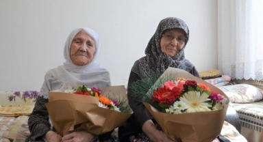 Bursa'da 102 yaşındaki hastaya ve kızına ziyaret