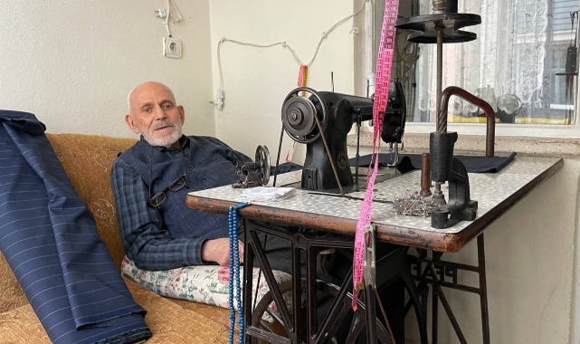 Bursa'da 83 yaşındaki terzinin 70 yıllık meslek aşkı