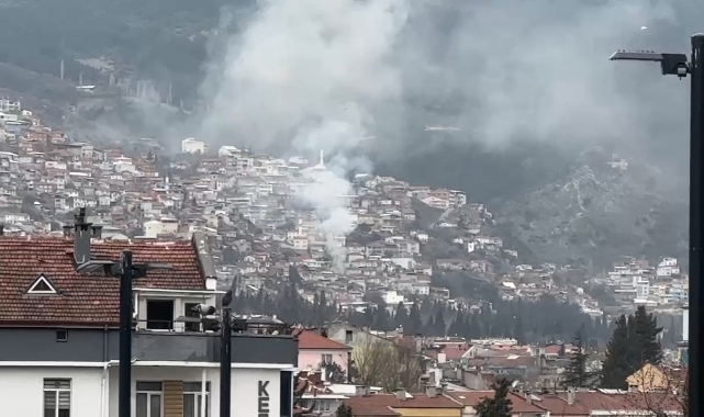 Bursa'da araçların giremediği mahallede çıkan yangın güçlükle söndürüldü