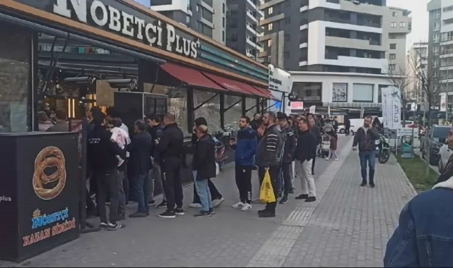 Bursa’da ilk iftar gününde pide kuyruğu