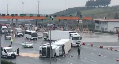 Bursa'da kontrolden çıkan TIR devrildi