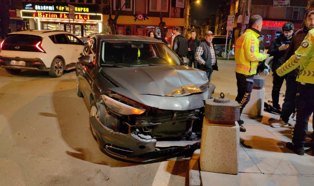 Bursa’da otomobil ile motosiklet çarpıştı