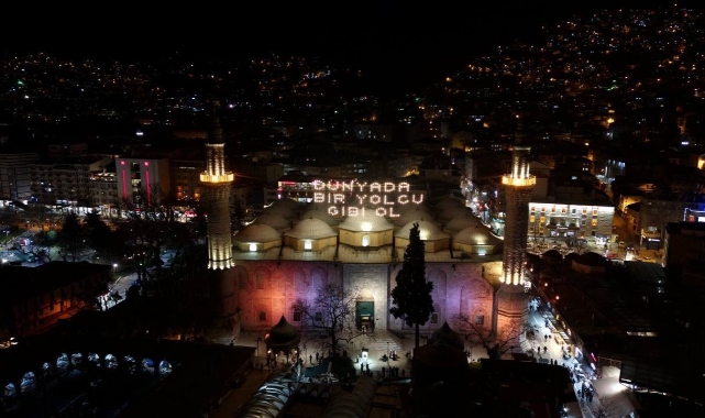 Bursa Ulu Cami'ye Ramazan mahyası asıldı!