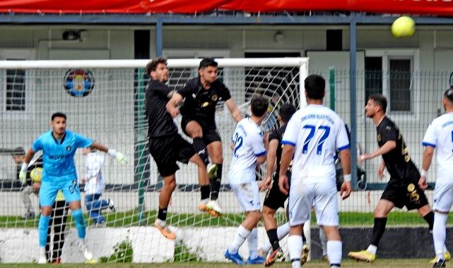 Çeşme Belediyespor yeniden lider