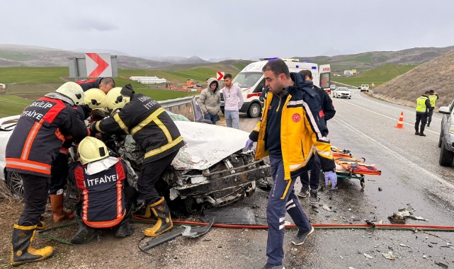 Çorum'da otomobil ile TIR çarpıştı: 3 yaralı