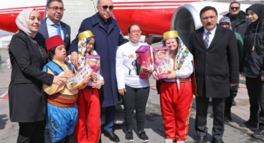 Cumhurbaşkanı Erdoğan'ı Down sendromlu öğrenciler karşıladı