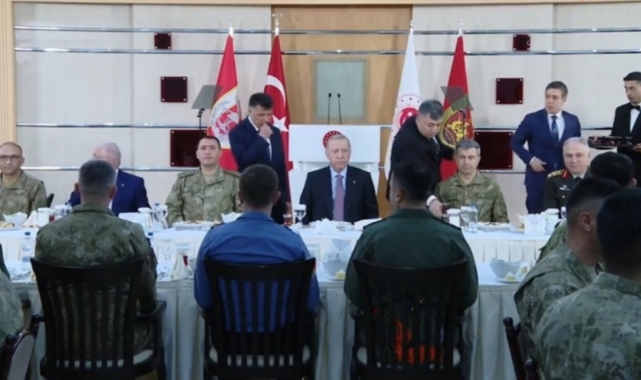 Cumhurbaşkanı Erdoğan, Mehmetçik ile iftar yaptı