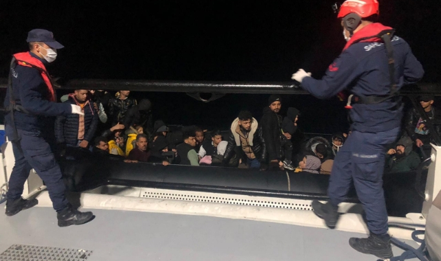 Datça’da 33 düzensiz göçmen kurtarıldı