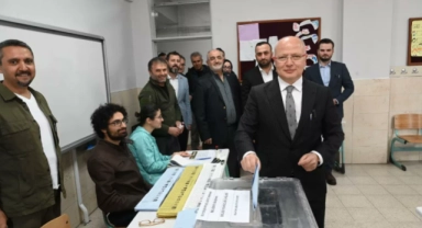 Davut Gürkan sandık başında