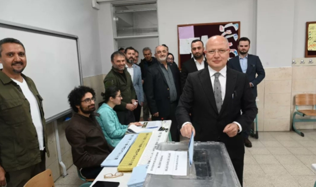 Davut Gürkan sandık başında