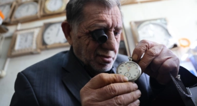 Dede mesleğini 65 yıldır yapıyor