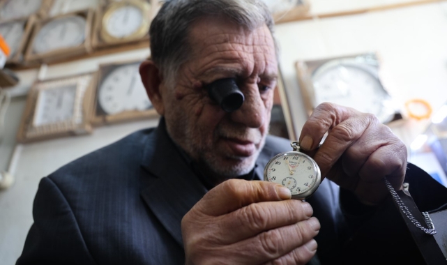 Dede mesleğini 65 yıldır yapıyor