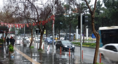 Diyarbakır’da sağanak yağışa teslim oldu