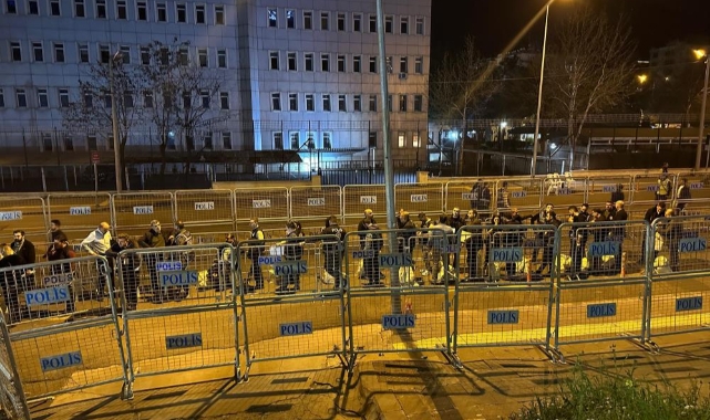 Diyarbakır İl Seçim Kurulu önünde oy torbası kuyruğu