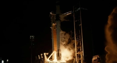 Dragon uzay aracını taşıyan Falcon-9 roketi başarıyla fırlatıldı