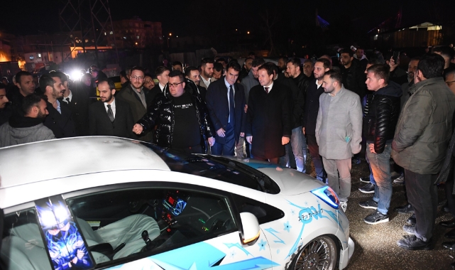Osmangazi Belediye Başkanı Mustafa Dündar modifiyeli araç tutkunlarıyla buluştu
