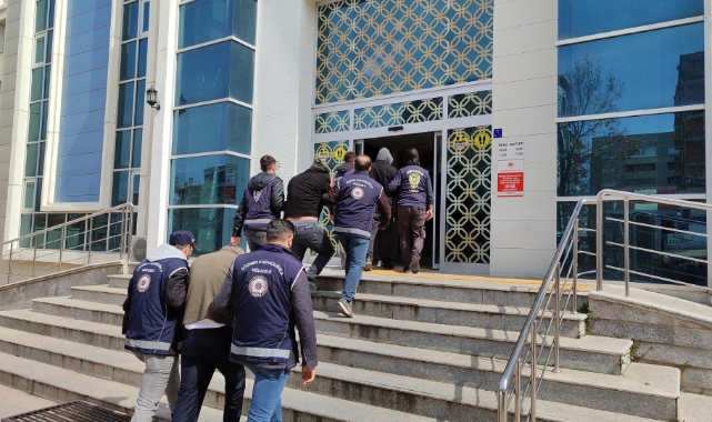 Düzensiz göçmen operasyonunda 2 tutuklama