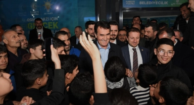 Emek’te dev kalabalık Dündar’ı coşkuyla karşıladı