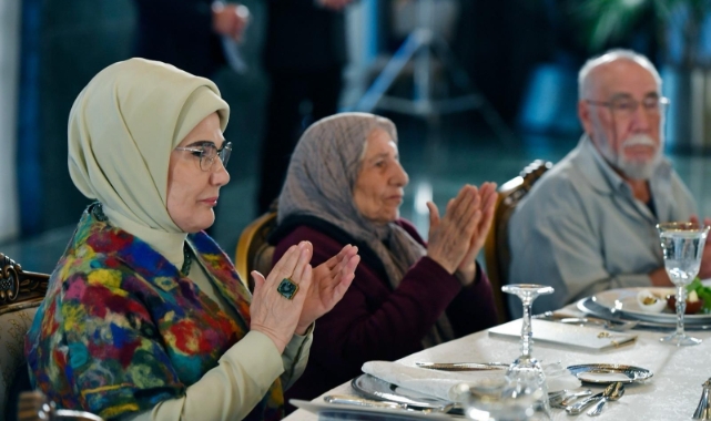 Emine Erdoğan, huzurevi sakinleriyle iftarda buluştu
