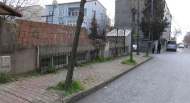Erkek dehşeti: Defalarca bıçakladıktan sonra ölmesi için başında bekledi!