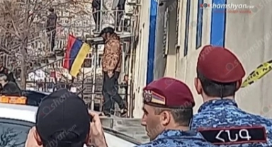 Ermenistan’da karakola el bombalı saldırı