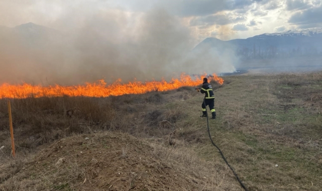 Erzincan'da örtü yangını kontrol altına alındı