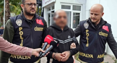 Eşini 8 bıçak darbesiyle öldürdü