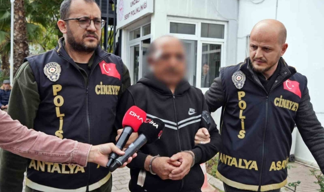 Eşini 8 bıçak darbesiyle öldürdü