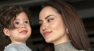 Fahriye Evcen'den küçük oğlu Kerem ile yeni pozlar