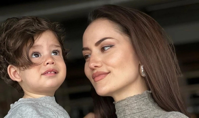 Fahriye Evcen'den küçük oğlu Kerem ile yeni pozlar