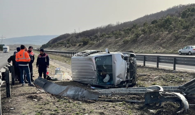 Feci kaza! Araç bariyerleri yerinden söktü