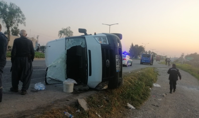 Feci kaza! Minibüs ile kamyonet çarpıştı