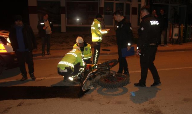Feci kaza! Motosikletler kafa kafaya çarpıştı