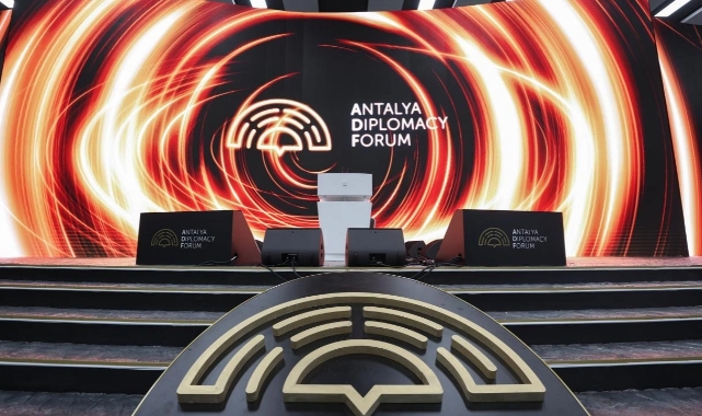 Forum'da Emine Erdoğan'a övgü