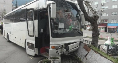 Freni patlayan otobüsü zorla durdurabildi!