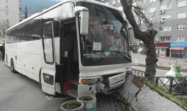 Freni patlayan otobüsü zorla durdurabildi!