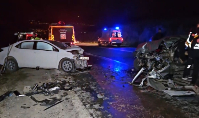 Gaziantep'te iki otomobil kafa kafaya çarpıştı: 2 ölü, 6 yaralı