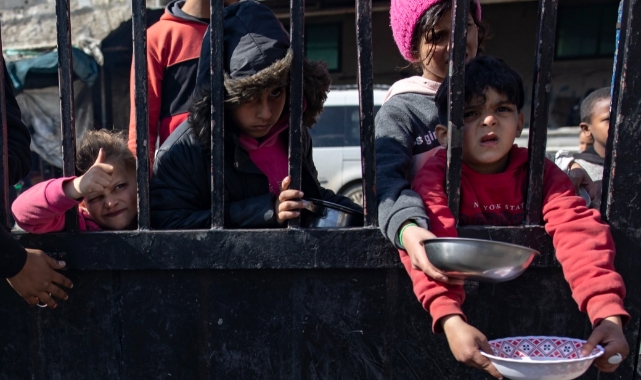 Gazze'de açlık ve susuzluktan 15 çocuk öldü