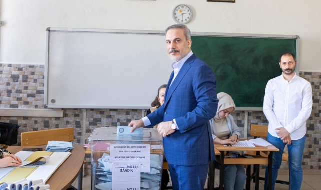 Hakan Fidan oyunu kullandı
