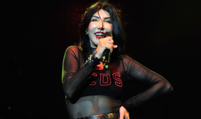 Hande Yener'in sahne tarzı çok konuşuldu!