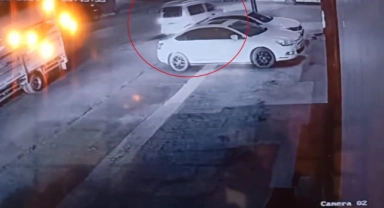 Husumetlisinin aracına kurşun yağdırdı