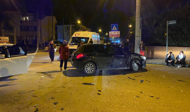 İki otomobil çarpıştı: 1 yaralı