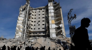 İsrail Al-Amal Hastanesine bomba yağdırdı!