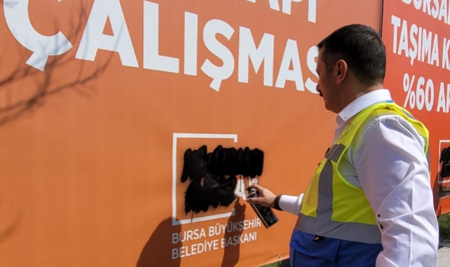 İYİ Parti Bursa: Afişler apar topar kaldırıldı