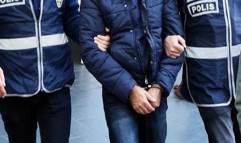 İzmir'de iki ayrı adrese uyuşturucu operasyonu