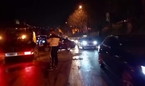 İzmir'deki kazada 1'i çocuk 3 yaralı