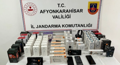 Kaçak telefon satan işyerine operasyon